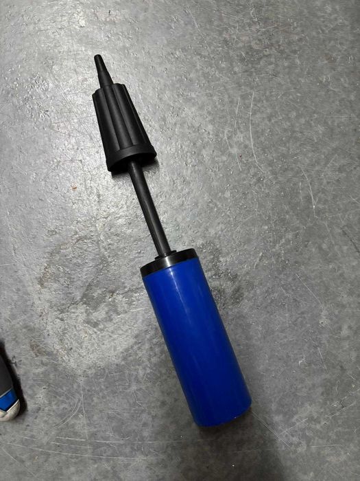 Bomba manual encher pneus e bolas 3€