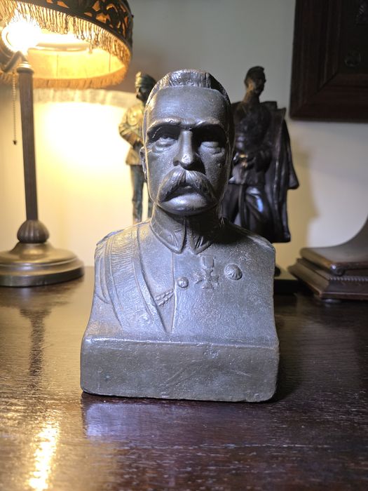 Józef Piłsudski 13,7kg  rzeźba,popiersie urzędowe.
