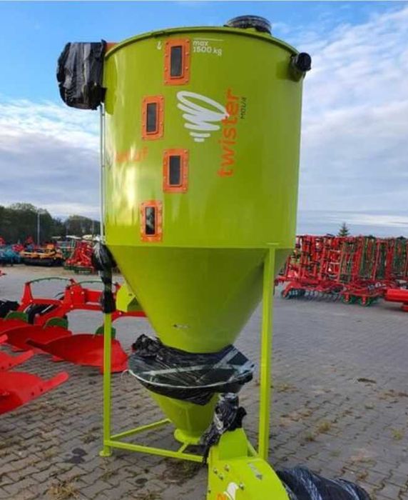 Кормосмеситель Змішувач комбікорму 1000кг Смеситель комбикорма