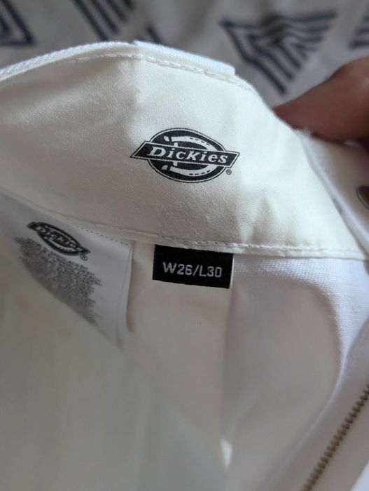 Białe spodnie firmy Dickies W26/L30