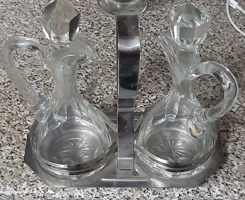 Galheteiro antigo em vidro