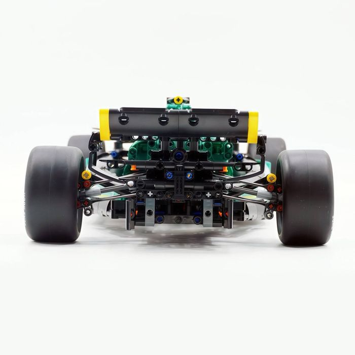 З Коробкою‼️ Конструктор Technic Болід F1 Aston Martin AMR - Лего 1:1
