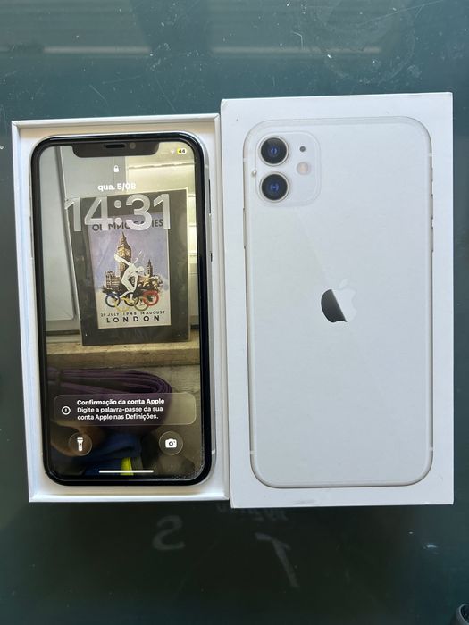 iPhone 11, prateado 64GB com caixa original e carregador fast charging