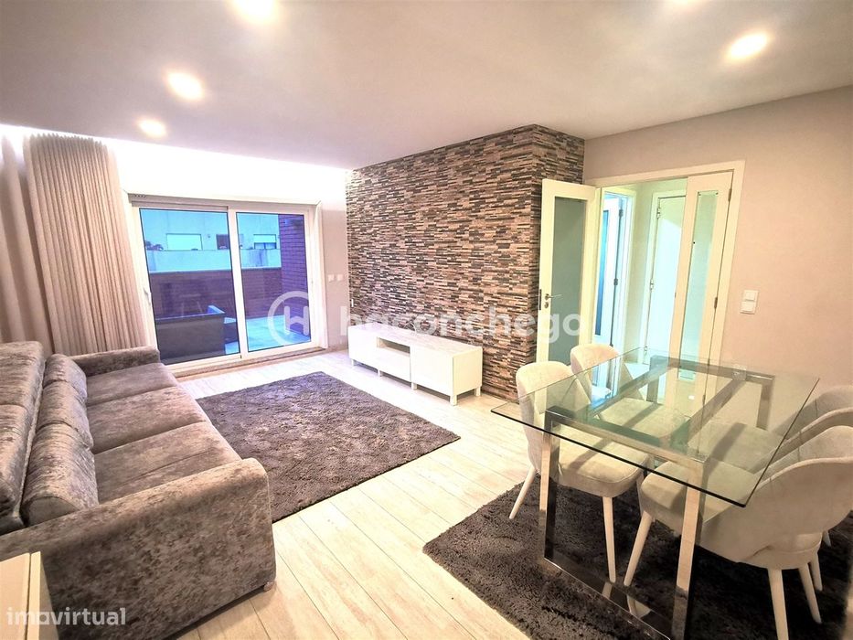 Apartamento T2 remodelado com terraço para arrendar em Arcozelo Barcel