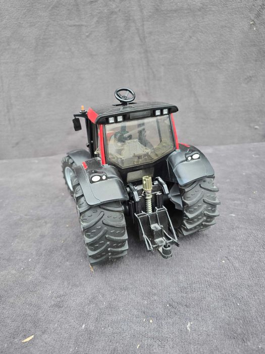 Bruder Valtra T 191