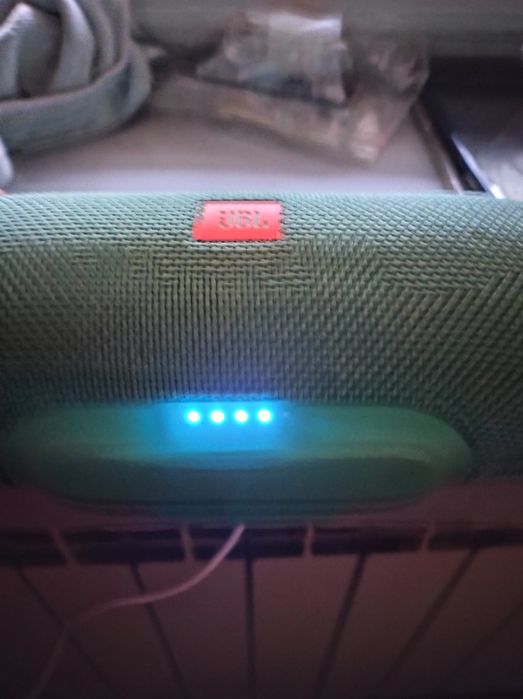 JBL głośnik do naprawy albo na części nie włącza się