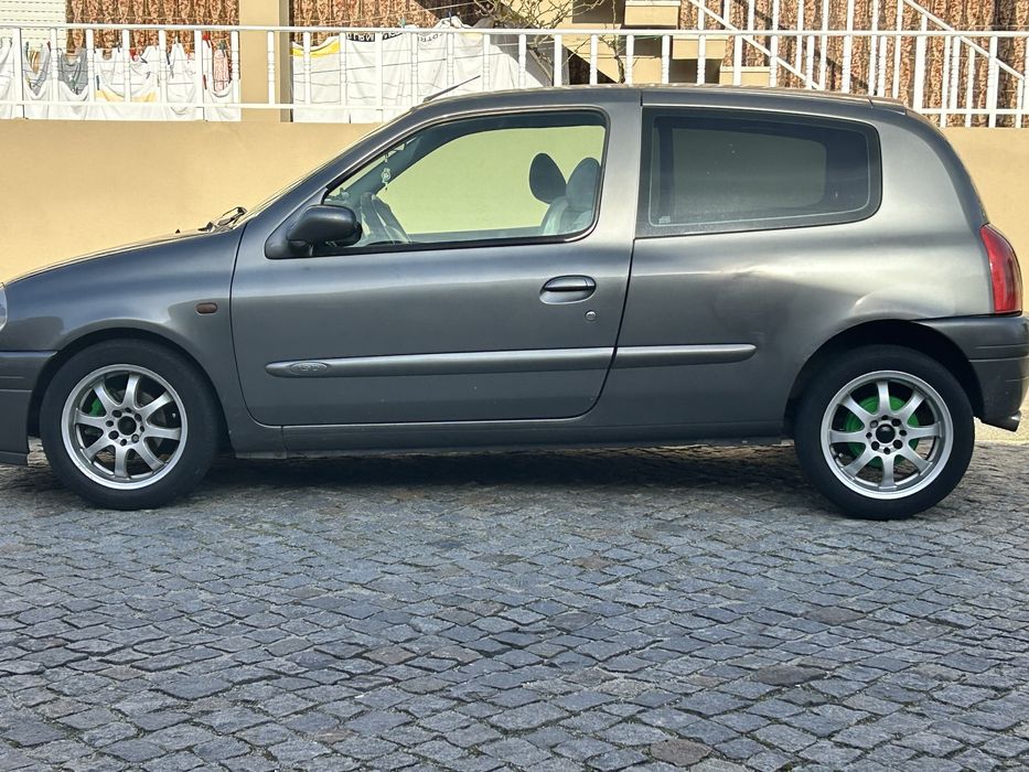 Troco Clio 1.9 D por carro 5 lugares