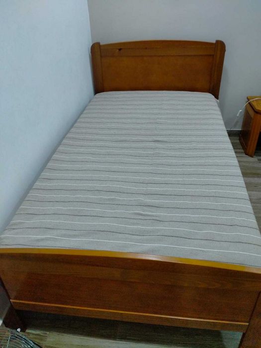 Camas Solteiro confortáveis em excelente estado