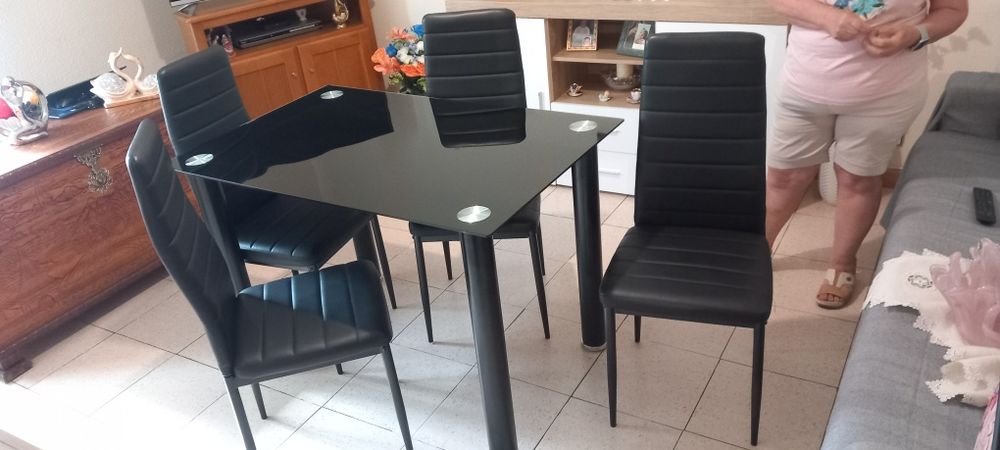 Conjunto de mesa com cadeiras