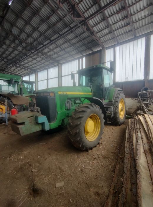 JOHN DEERE 8300 240 H.P.
