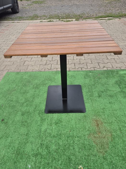 Stolik na jednej nodze