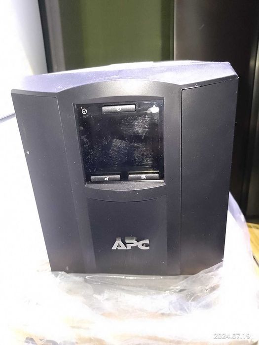 Источник бесперебойного питания безперебійник ИБП ДБЖ SMC1500I