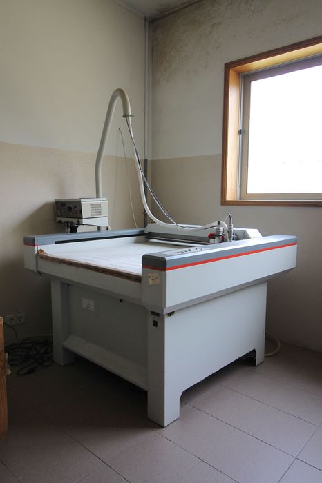 Máquina de corte ZÜND P-700, Zünd Systemtechnik AG (Suíça)