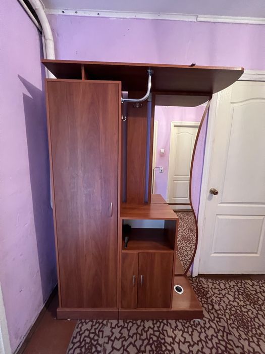 Меблі, стінка, шафа у коридор, столик з дзеркалом
