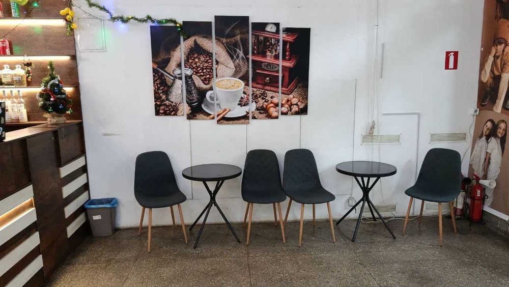 Продаж кавового острівця в центрі міста ЦУМ.