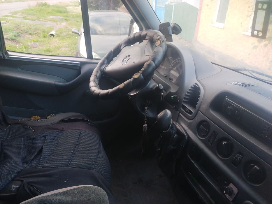 Мерседес спрінтер