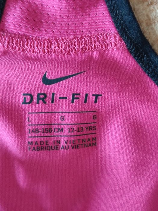 Майка спортивна  Nike р.146-156 в ідеальному стані