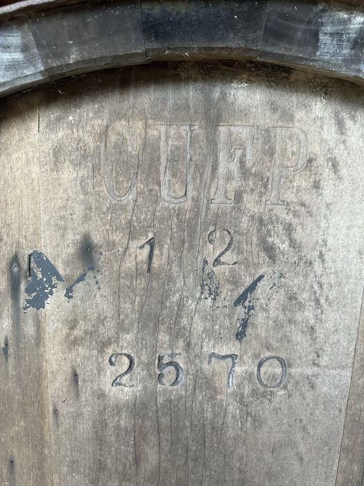Tonel CUFP - Companhia União Fabril Portuense (atual Super Bock) em Excelente estado de conservação! Em castanho velho.