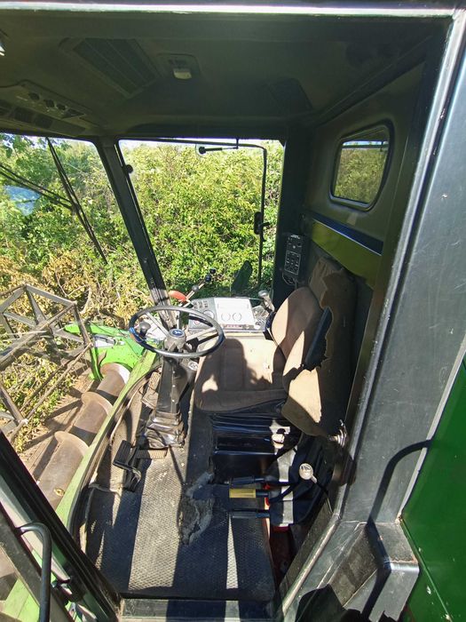 Kombajn zbożowy John Deere 1065