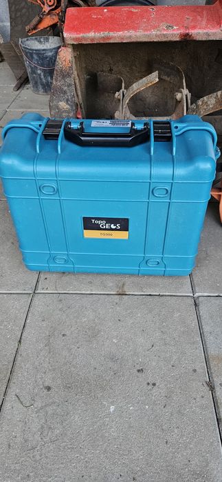 Teodolito com prisma e tripé