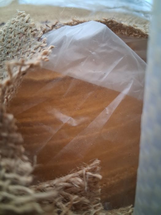 Serapilheira em rolo nova  em cor vermelha, verde, amarela e branca