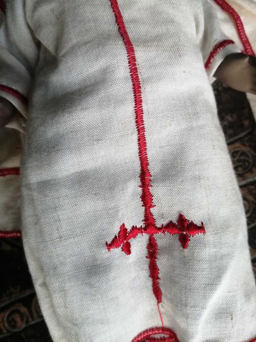 boneca toda em porcelana , traje Etiópia, portes grátis