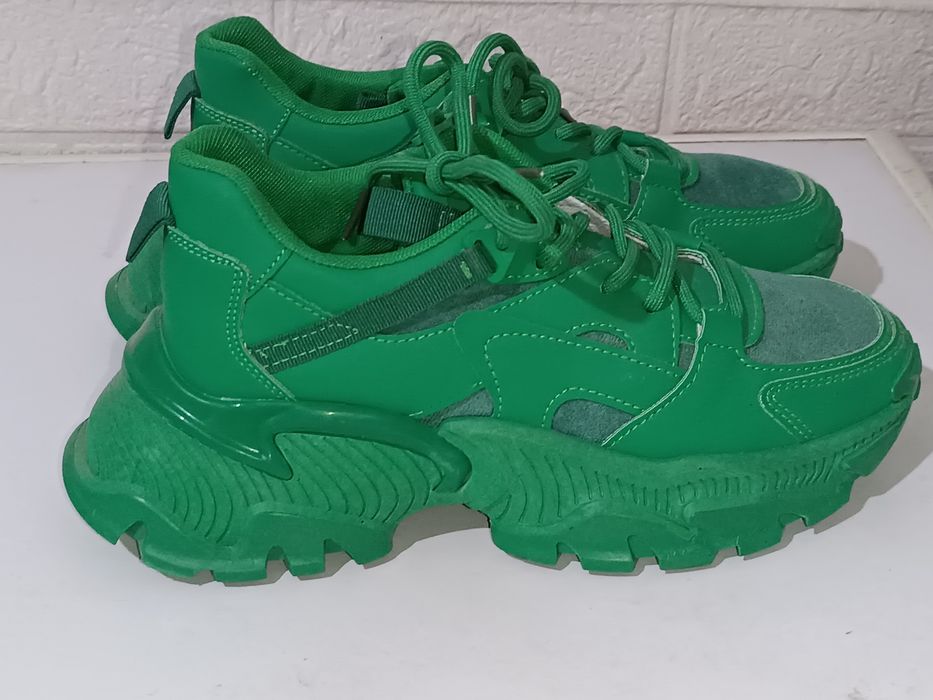 Кросівки BESTELLE  38 розмір