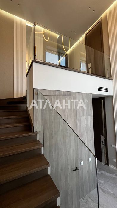 В продаже добротный дом в Совиньоне 4 спальни, бассейн