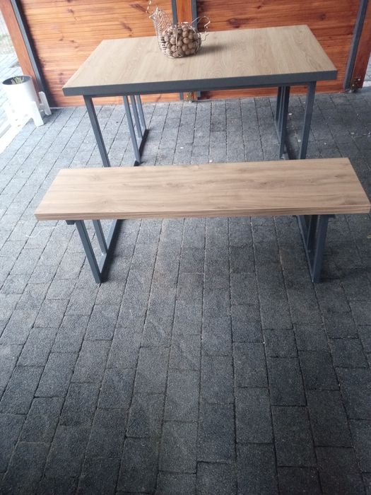 Stół na taras lub ogrodu z ławkami solidny