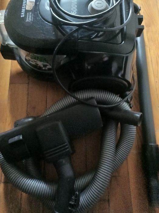 Пылесос Samsung.