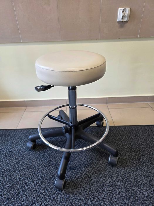 Taboret lekarski Habys na kółkach w kolorze beżowym 3 sztuki