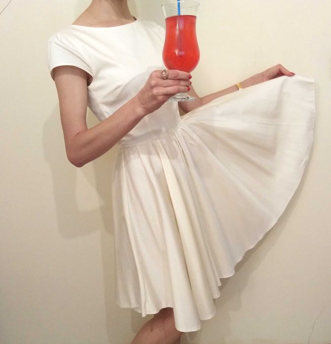 Nowa biała sukienka z klosza, krótki rękaw, New Luxurious white dress