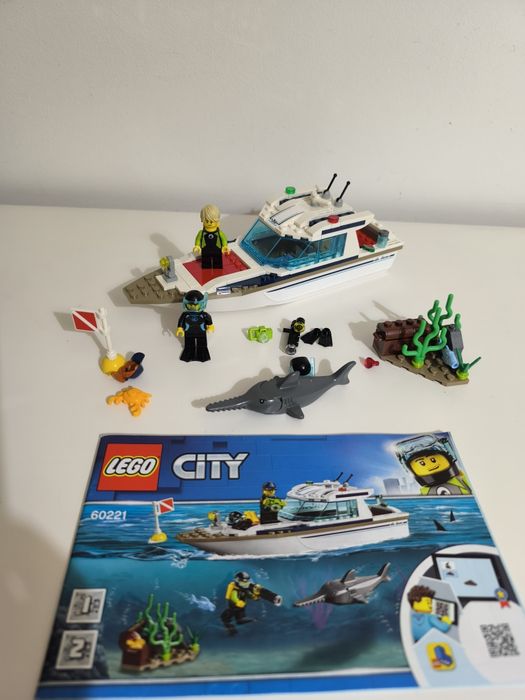 Lego city 60221 Iate de mergulho 5 anos
