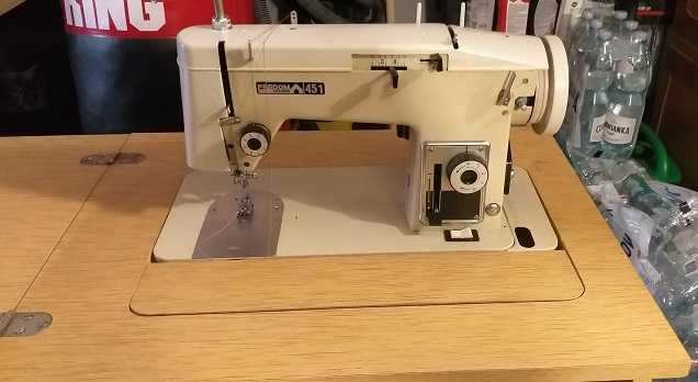 Maszyna do szycia z lat 80 tych PREDOM ŁUCZNIK 451 w super stanie