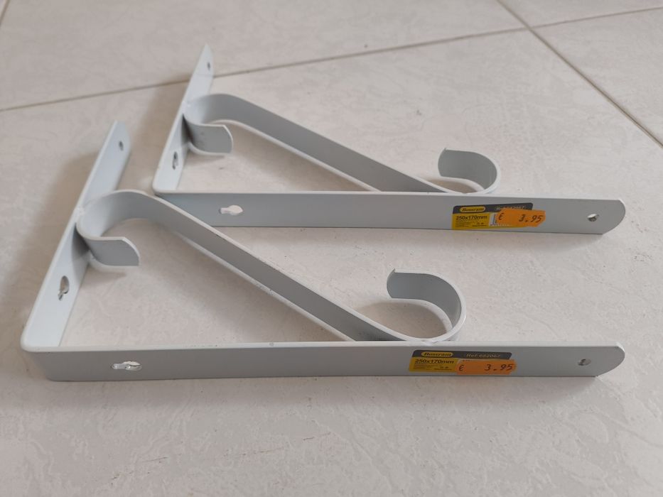 2 Suportes de metal, para prateleira