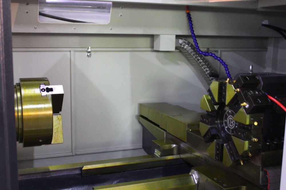 Станок токарний з ЧПК