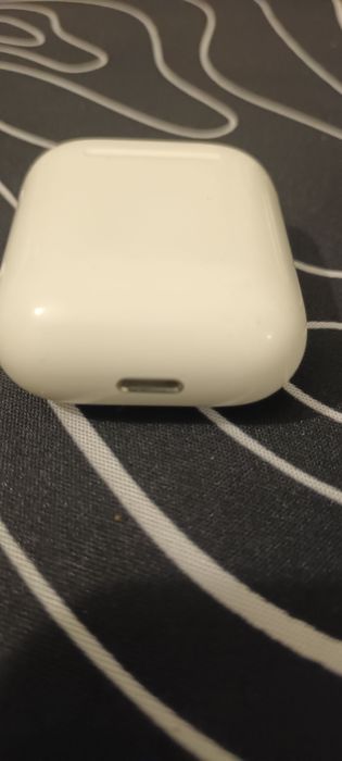 Apple AirPods 2nd Generation64564038561153123