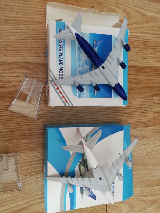 2x modele samolotów 1/400 boeing 747 airbus a380 etihad metal metalowe