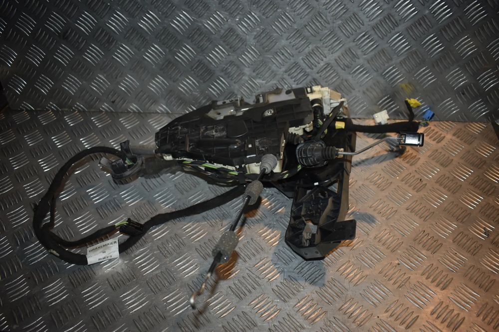 mercedes w221 zamek lewy przód europa dociąg