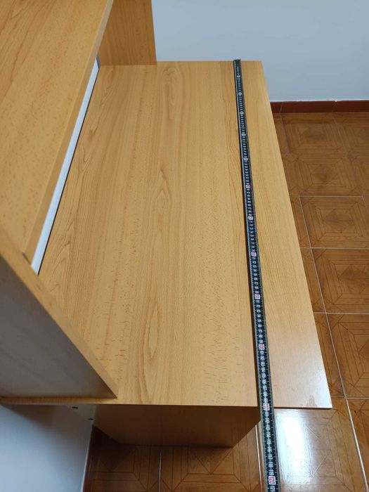 Secretária com Estante Integrada – Excelente Estado