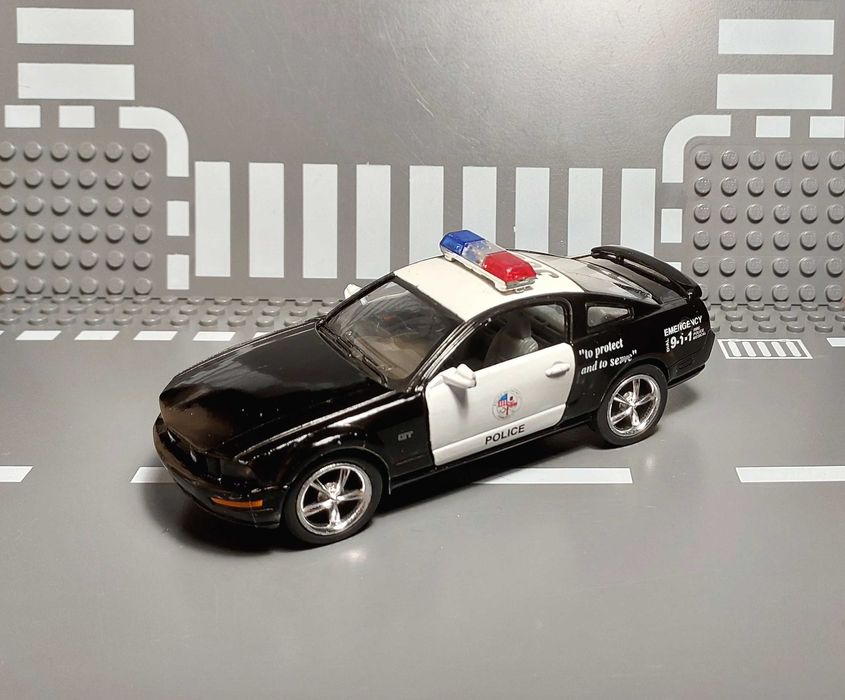 Ford Mustang GT 2006 поліцейська (ВЖЕ БЕЗ КОМІСІЇ) масштаб 1:38