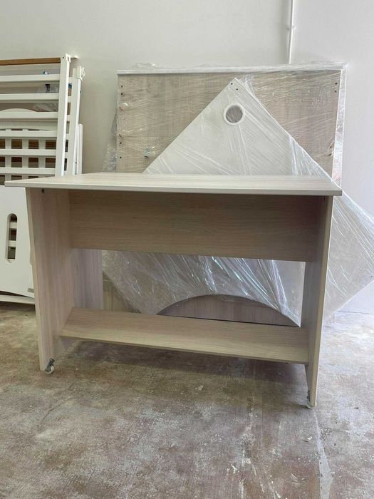 Mesa de madeira para quarto da criança