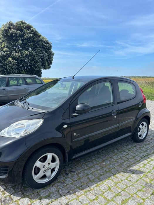 Peugeot 107 Black & White Edition 2011