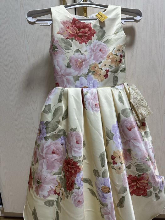 Прокат от 200 грн , продажа детских, свадебных платьев.