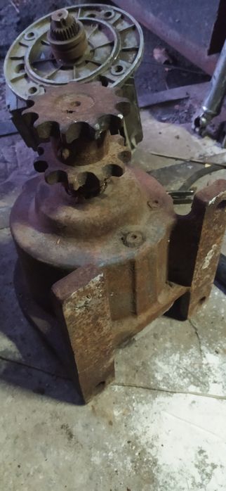 Редуктор з електродвигуном