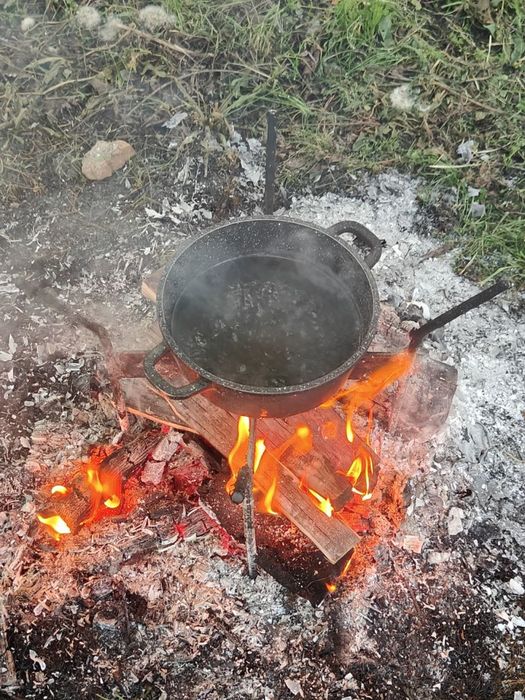 Універсальна туристична підставка для саджа, казана, каструлі, сковороди та сітки барбекю