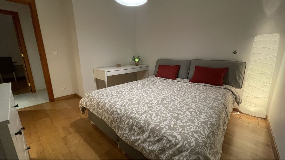 Quarto de Casal em Moradia