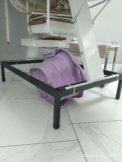 Продам підставку для педікюрного крісла