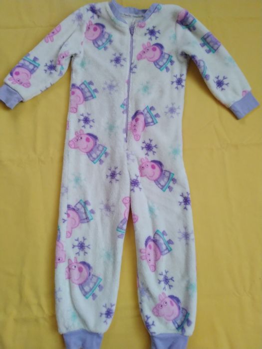 Піжама червона флісова.