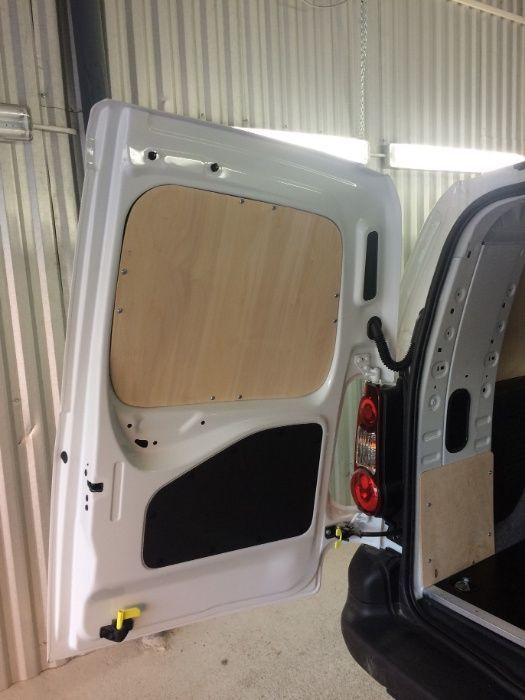 Citroen Berlingo L2H1 zabudowa przedziału ładunkowego